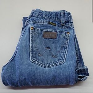 Boys size 14 regular wrangler jeans.